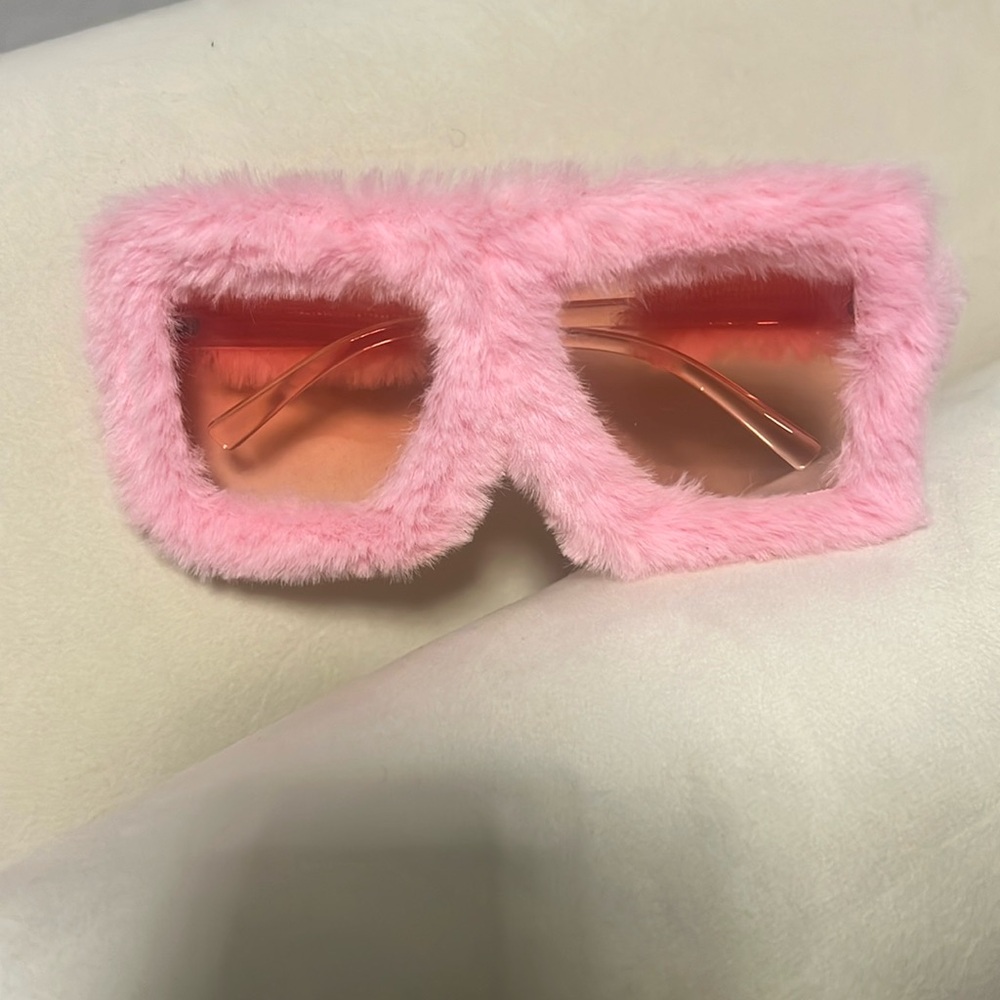 Pretty pink fur glasses